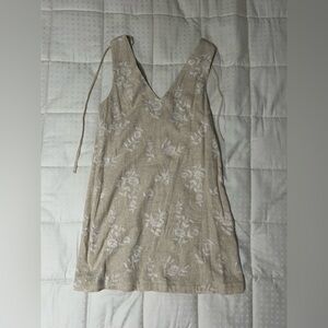 NEW WITH TAGS Beige Floral V-Neck Linen Dress